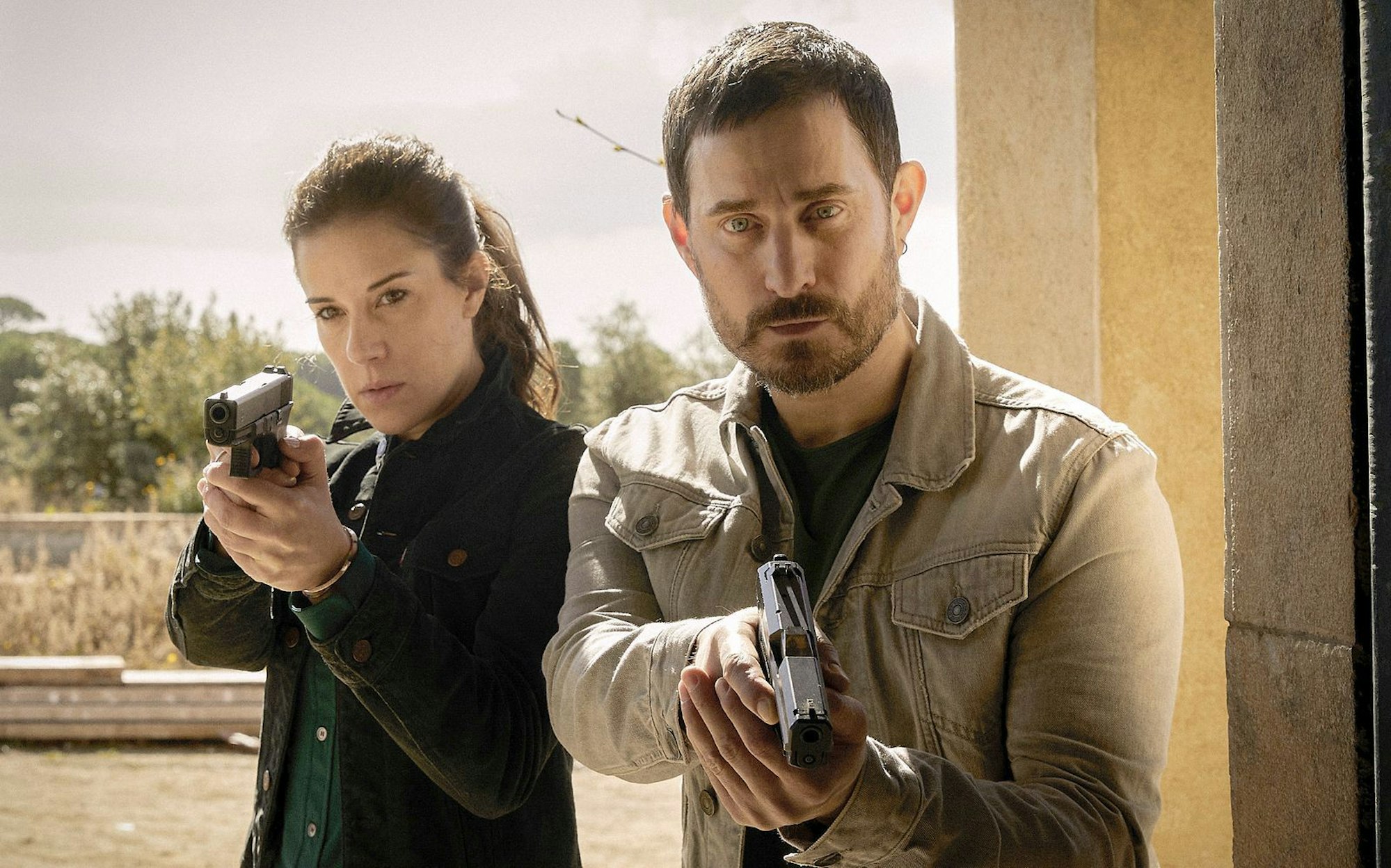 Fina Valent (Anne Schäfer) und Xavi Bonet (Clemens Schick), hier in „Der Barcelona-Krimi: Wächter der Stadt“, waren stets ein eingespieltes Team. Dennoch wird es für sie keinen neuen Fall mehr geben. (Bild: ARD Degeto Film/Lucia Faraig)