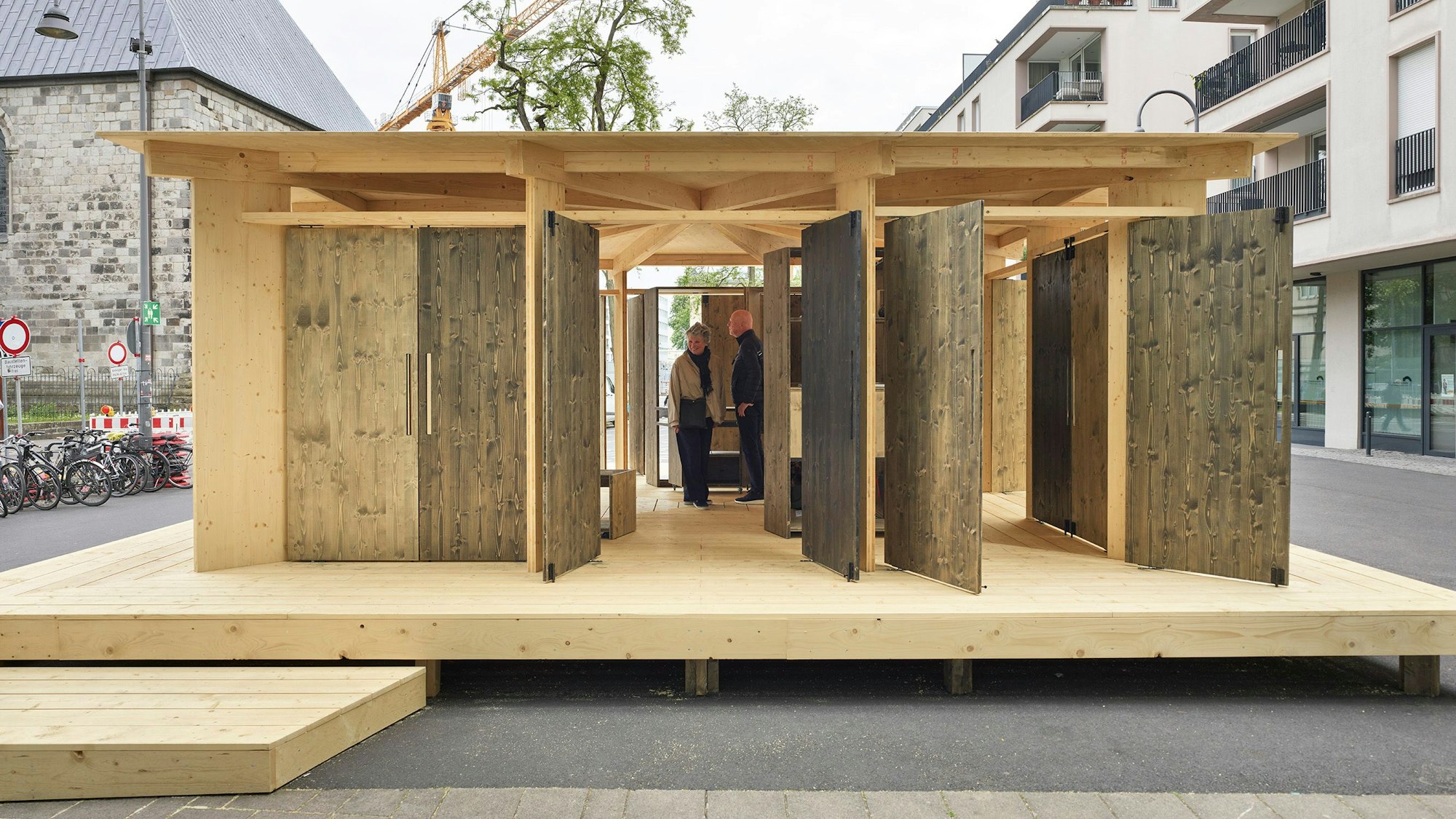 Blick in den von Observatorium entworfenen Panorama-Pavillon am Kölner Waidmarkt