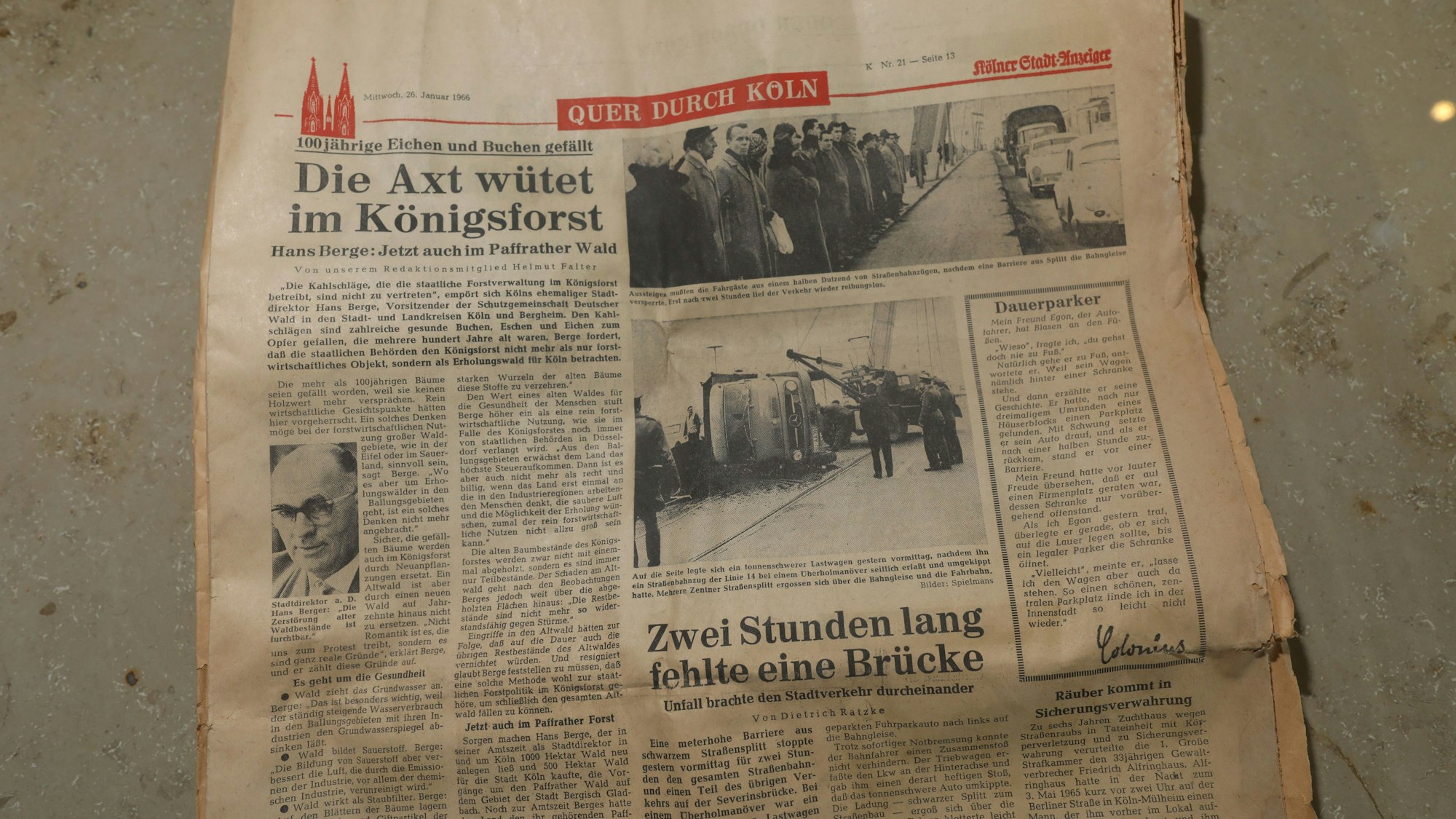 Die lokale Titelseite vom 26. Januar 1966: Es ging um Kahlschlag im Königsforst und einen umgekippten Laster auf der Severinsbrücke.