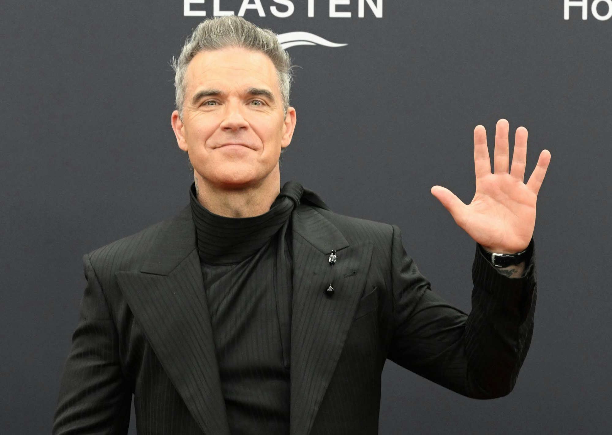 Robbie Williams hat als neuer Musikbotschafter der Fifa eine neue Hymne für den Weltfußballverband komponiert. (Archivfoto)