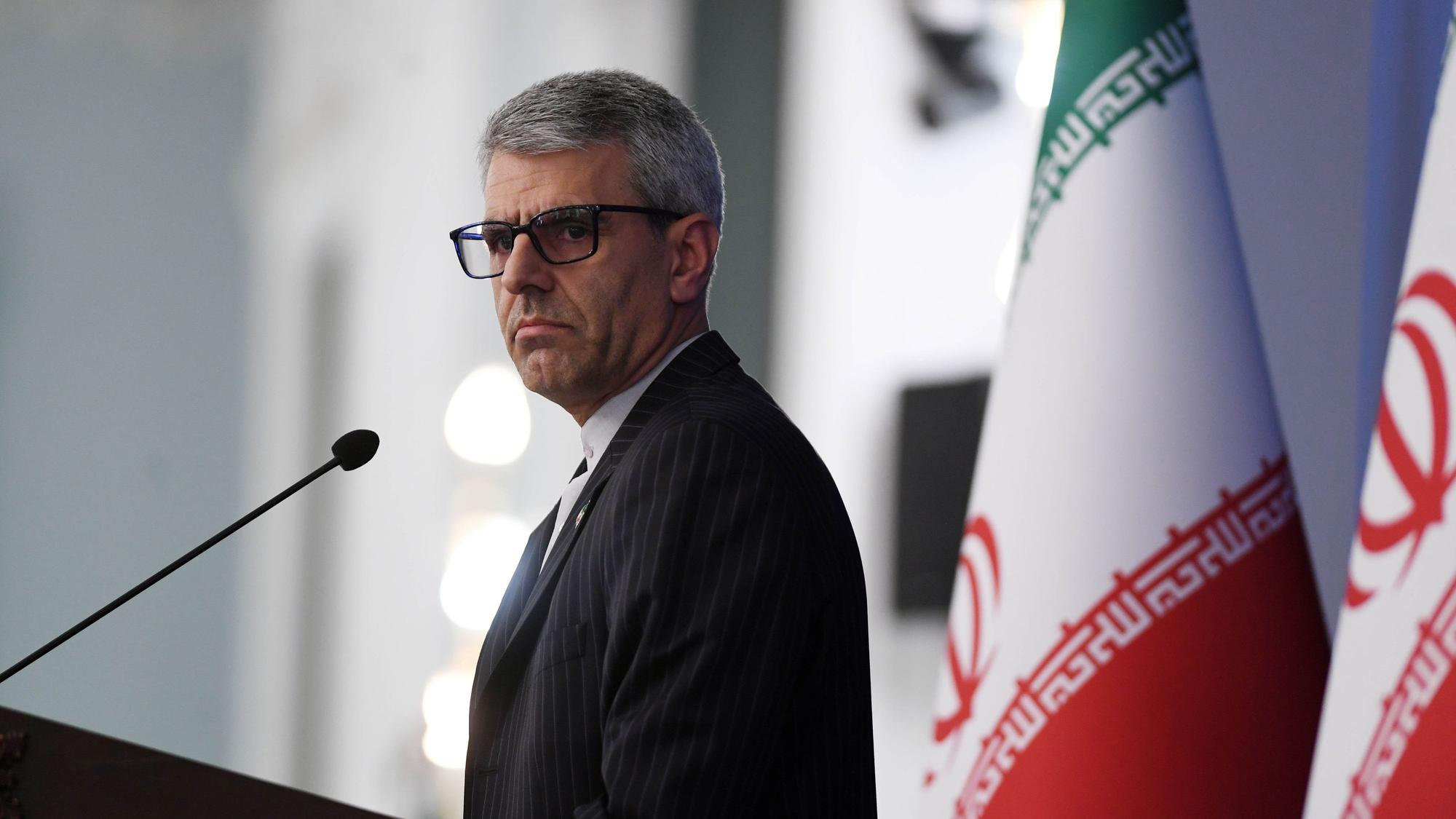 Ismail Baghai, Sprecher des iranischen Außenministeriums, nimmt an einer Pressekonferenz teil.