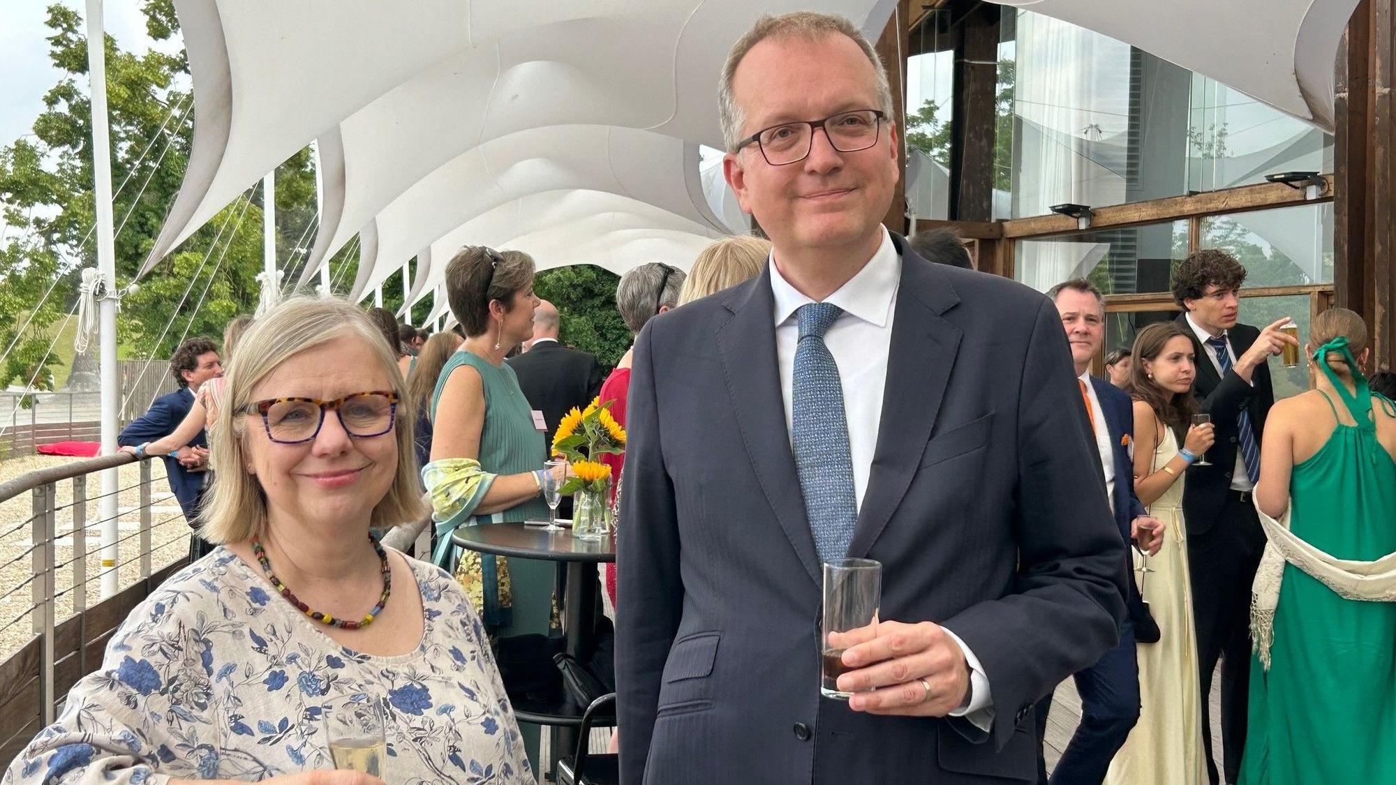 Die Kölner Professoren Markus Ogorek und Barbara Dauner-Lieb bei der Feier zum 35-jährigen Bestehen des deutsch-französischen Studiengangs Rechtswissenschaften (DFM) am 14. Juni 2025 in Paris