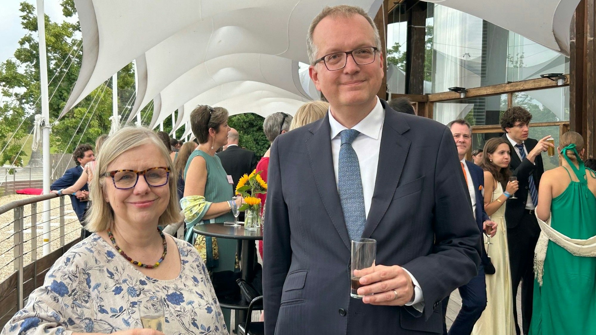 Die Kölner Professoren Markus Ogorek und Barbara Dauner-Lieb bei der Feier zum 35-jährigen Bestehen des deutsch-französischen Studiengangs Rechtswissenschaften (DFM) am 14. Juni 2025 in Paris