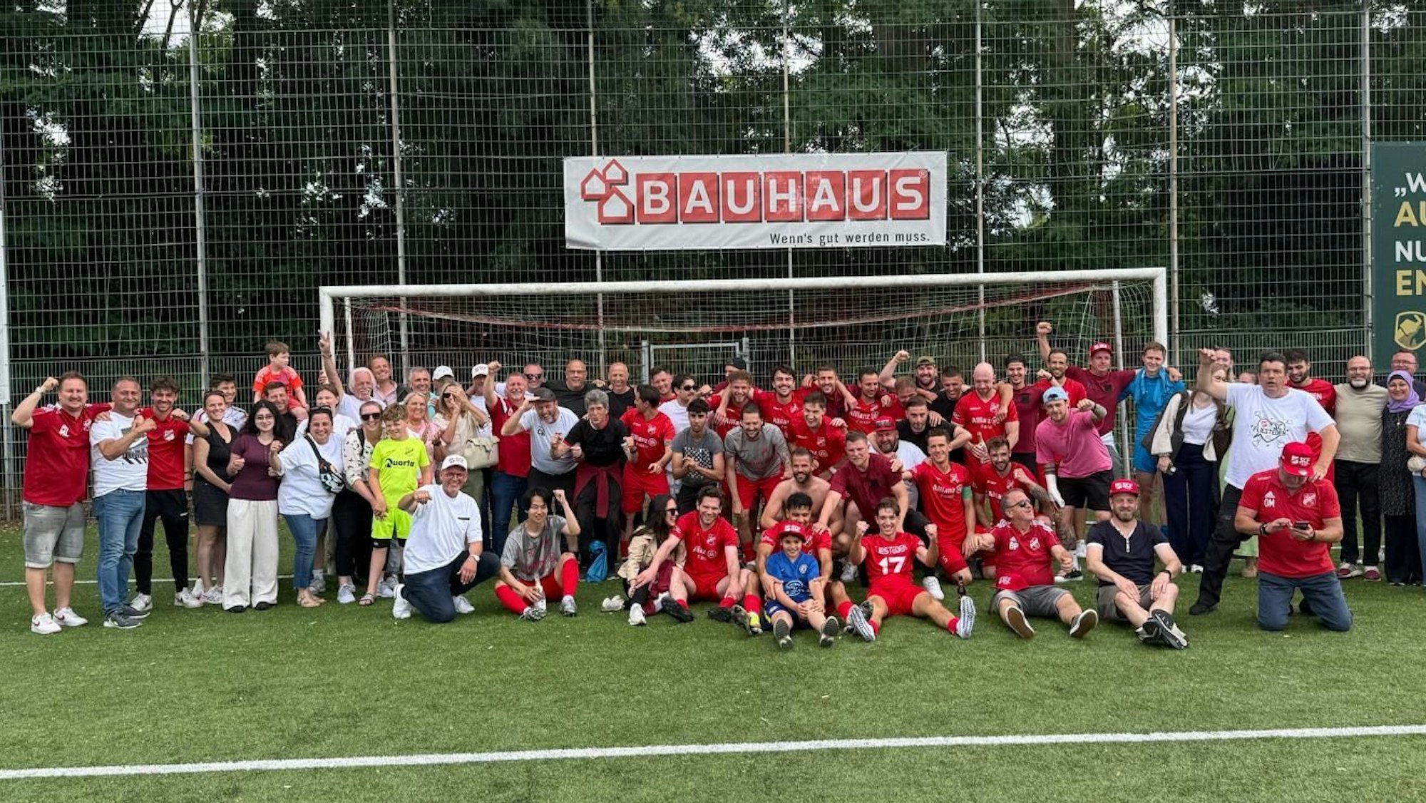 Der SC Fliesteden feiert den Aufstieg