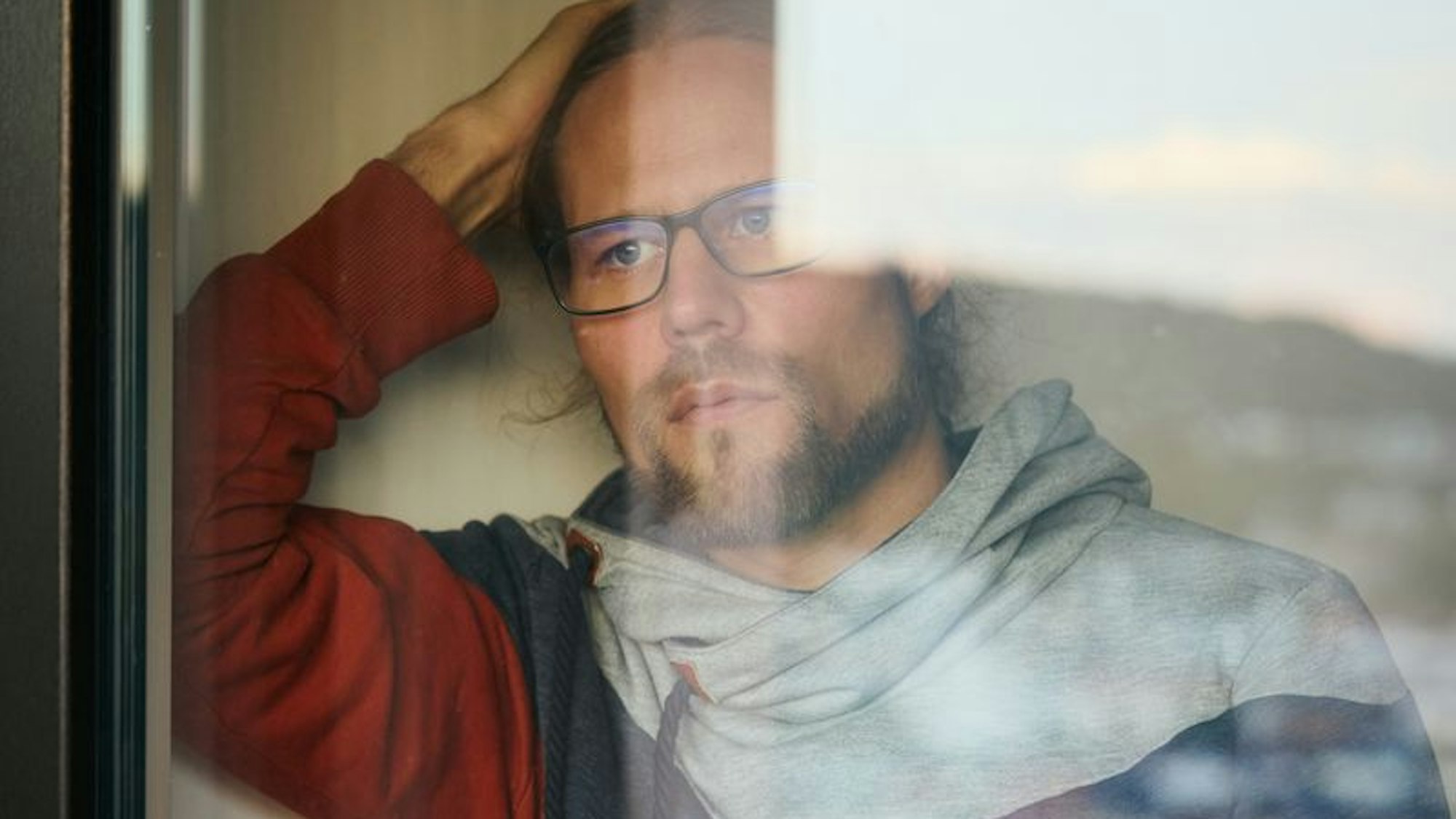 René (39) hat in der Beziehung mit seiner Ex-Freundin psychische und physische Gewalt erlebt. (Bild: ZDF/Dawin Meckel/OSTKREUZ)