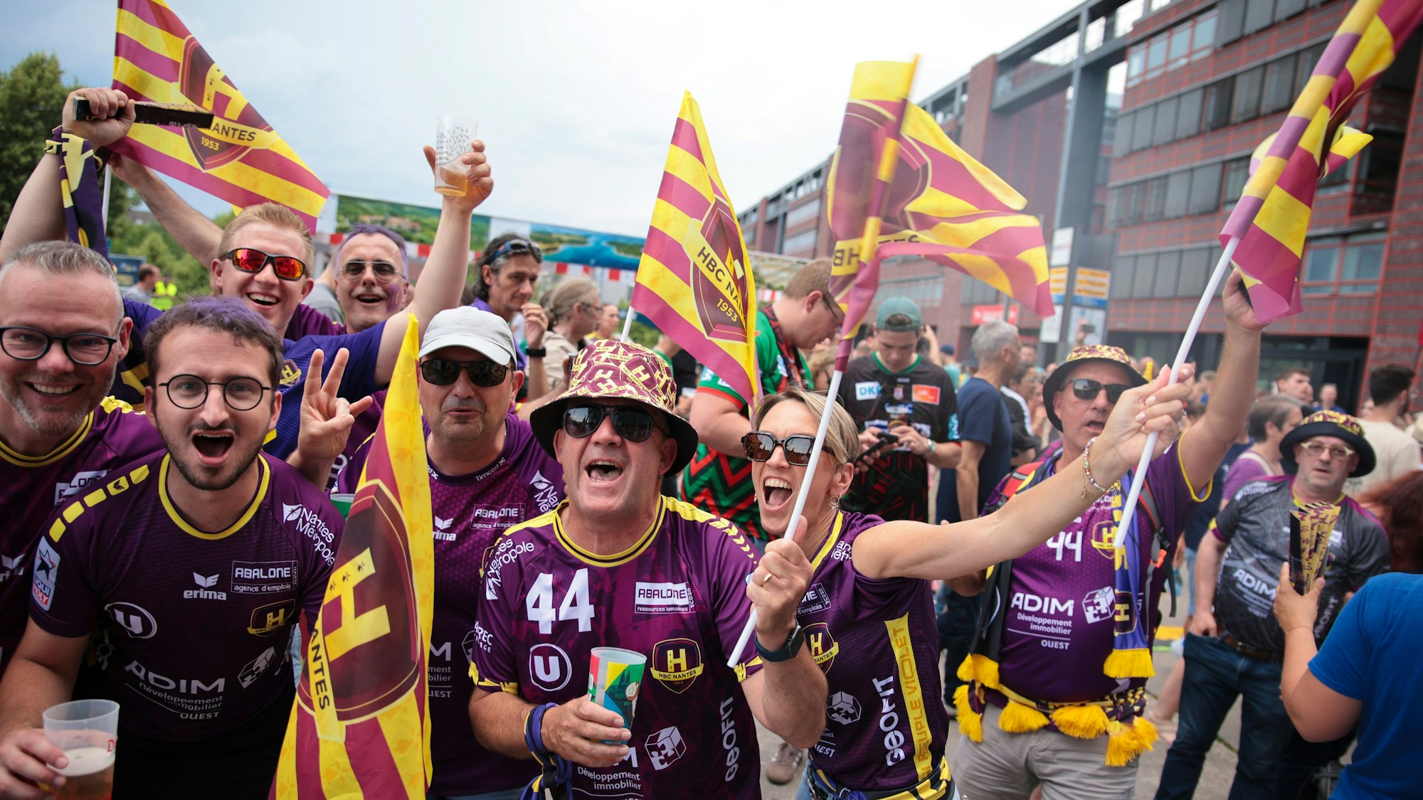 Handball EHF Campions League Final Four . Fans des FC Nantes vor der Lanxess Arena.Foto:Dirk Borm