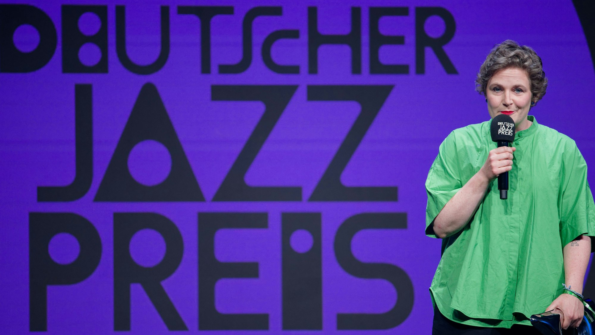 Eva Klesse bei der Verleihung des Deutschen Jazzpreises 2025 in der Kategorie „Künstler:in des Jahres“.