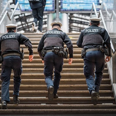 Bundespolizisten am Kölner Hauptbahnhof