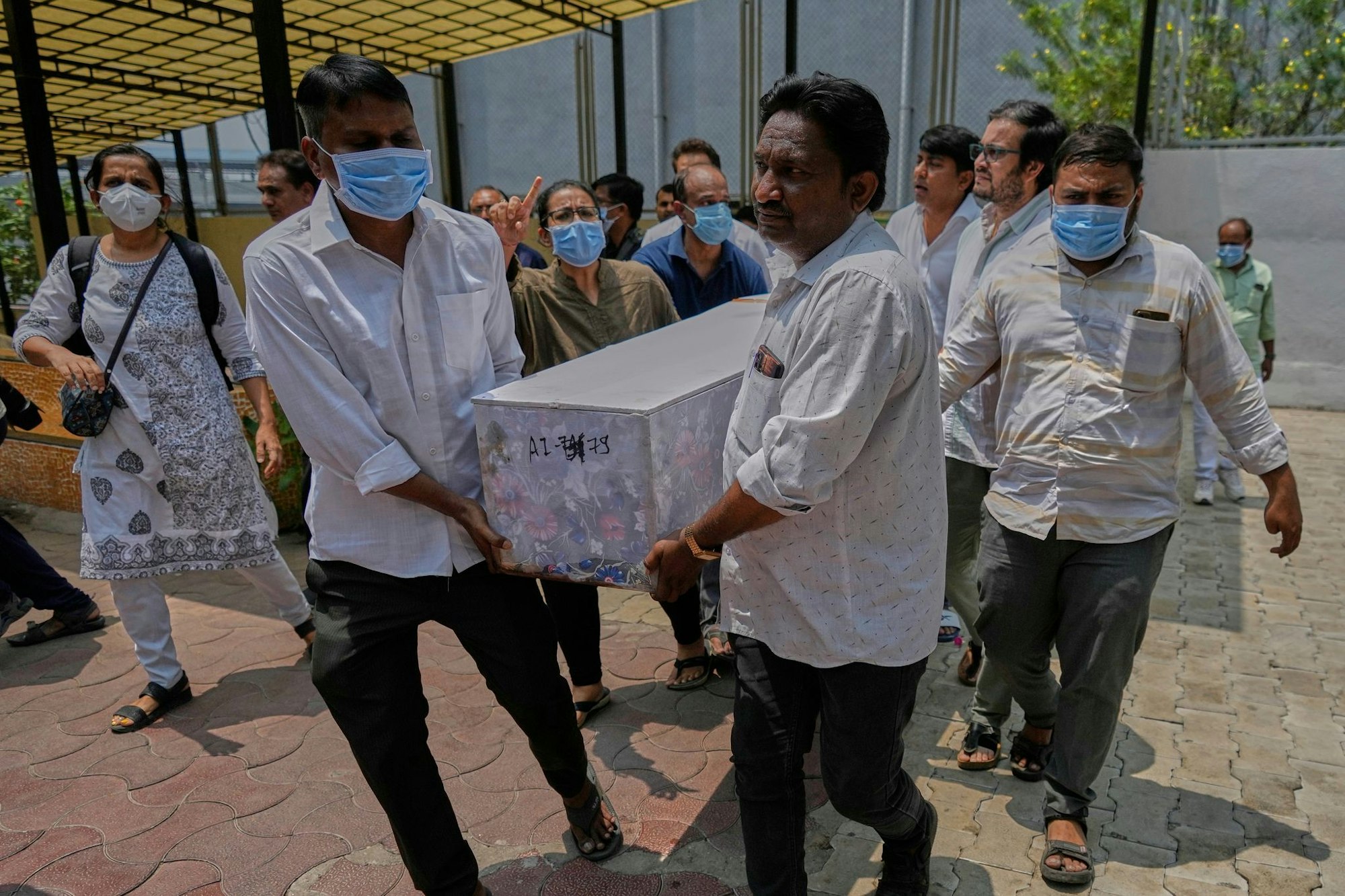 Bei der Katastrophe in Ahmedabad im Bundesstaat Gujarat kamen nach übereinstimmenden Medienberichten mindestens 270 Menschen im Flugzeug und am Boden ums Leben.