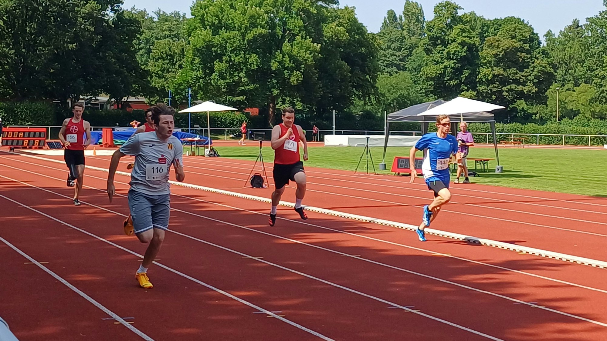 100-Meter-Lauf auf der Anlage in der Balker Aue.