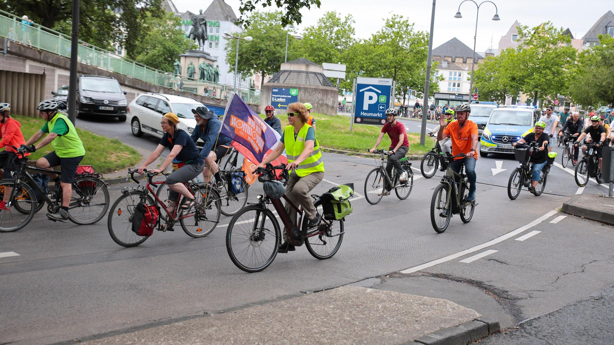 Bei der 18. Kölner Sternfahrt strömten die Radfahrer aus allen Himmelsrichtungen in die Innenstadt.