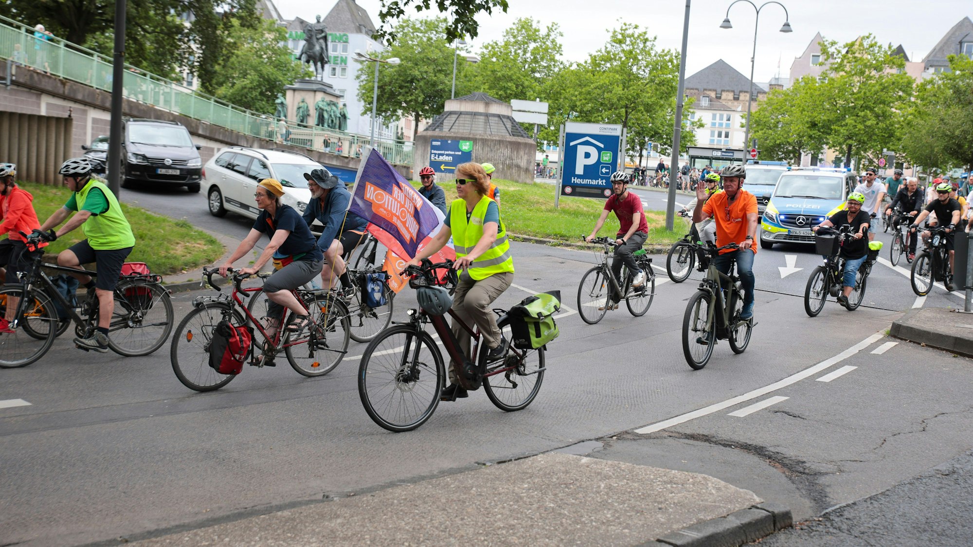 Bei der 18. Kölner Sternfahrt strömten die Radfahrer aus allen Himmelsrichtungen in die Innenstadt.
