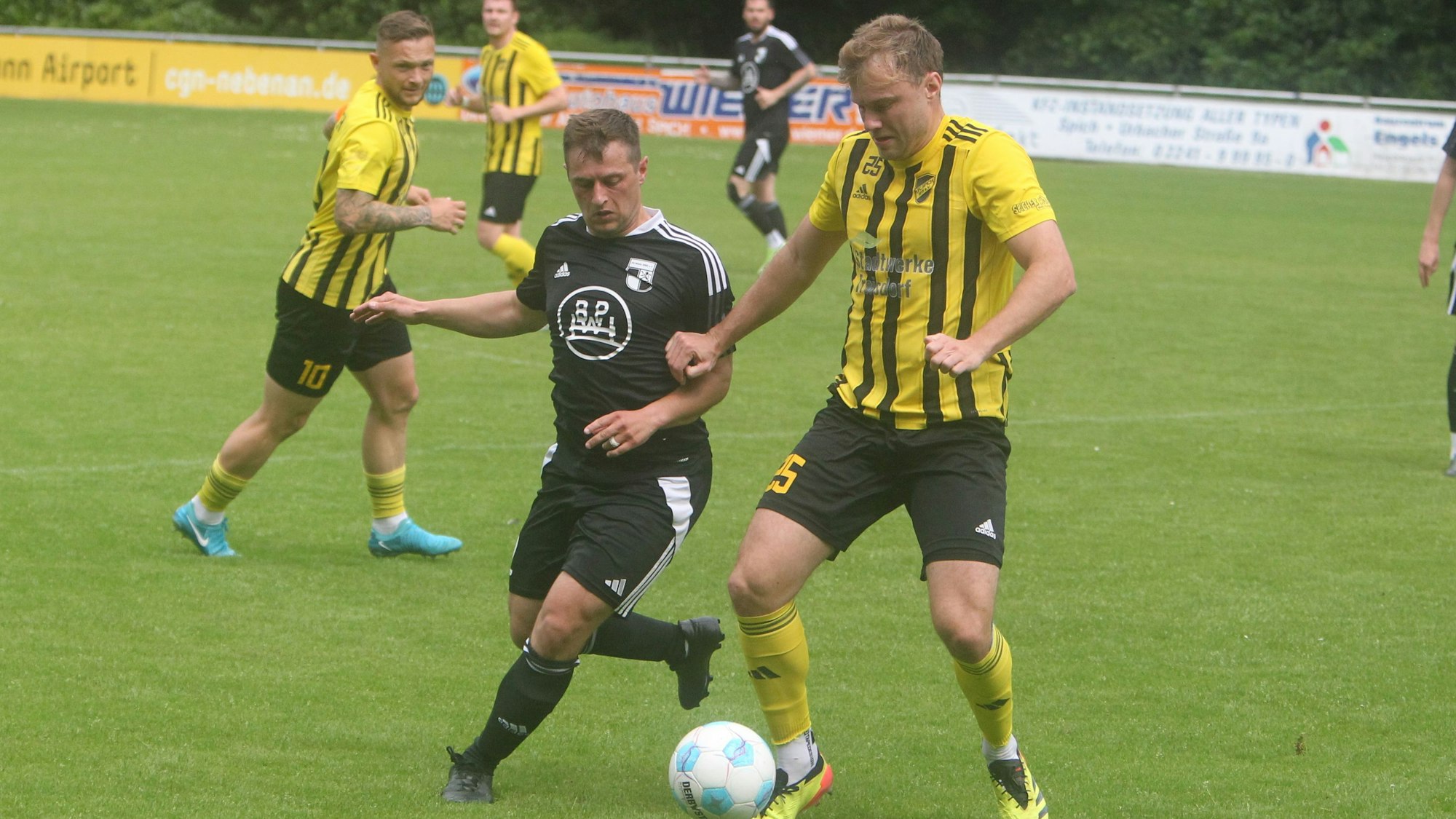 Fabian Welt (rechts) und der 1. FC Spich gehen leer aus.