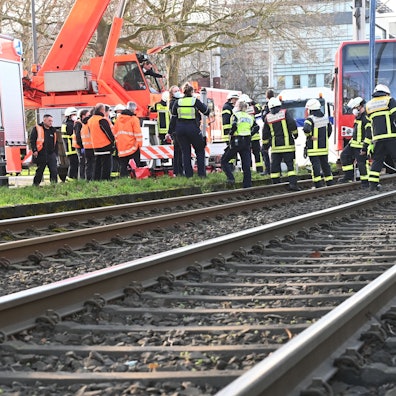 Eine Person wurde von einer KVB-Bahn erfasst und getötet (Symbolfoto).