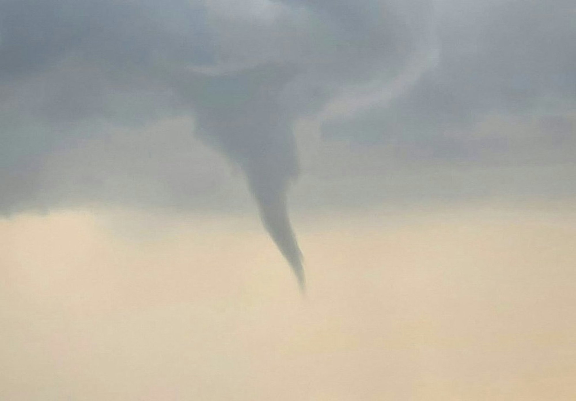 Laut mehreren Medienberichten soll in der Gemeinde Altenbeken im Kreis Paderborn ein Tornado gewütet haben.