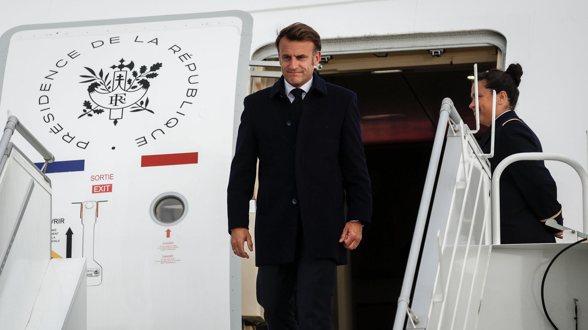 Der französische Präsident Emmanuel Macron trifft ein, um am G7-Treffen der Staats- und Regierungschefs teilzunehmen, das in der nahe gelegenen Gemeinde Kananaskis stattfindet.