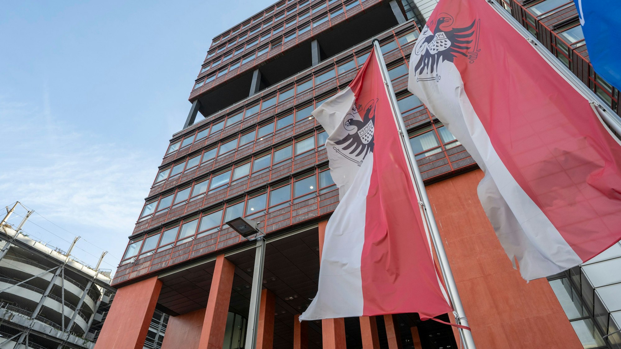 Große Teile der Stadt Köln arbeiten im Stadthaus in Köln-Deutz (Symbolbild).