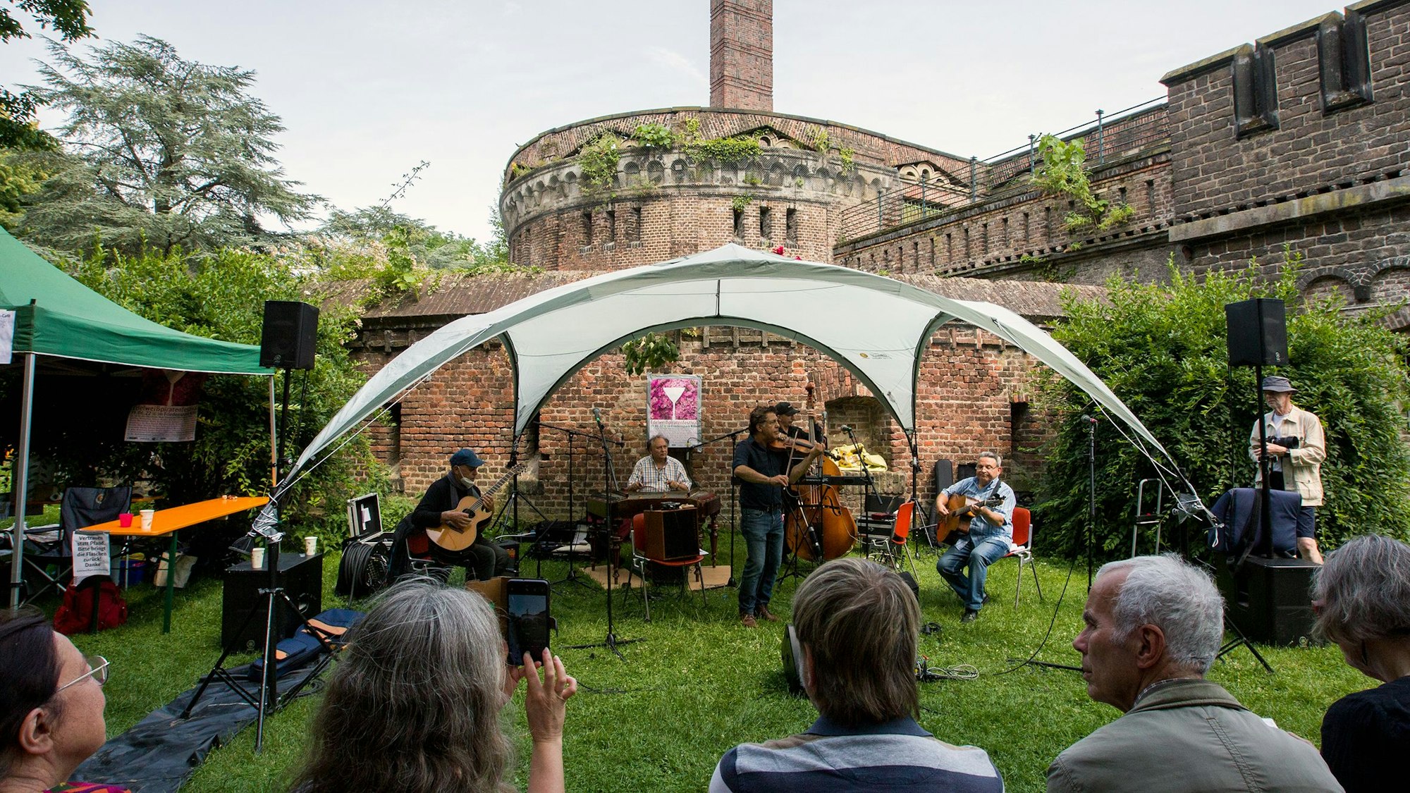 Edelweißpiratenfestival 2022 im Kölner Friedenspark.