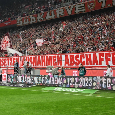 Die Fans des 1. FC Köln setzen sich seit vielen Jahren für die Stärkung der 50+1-Regel im deutschen Profifußball ein.