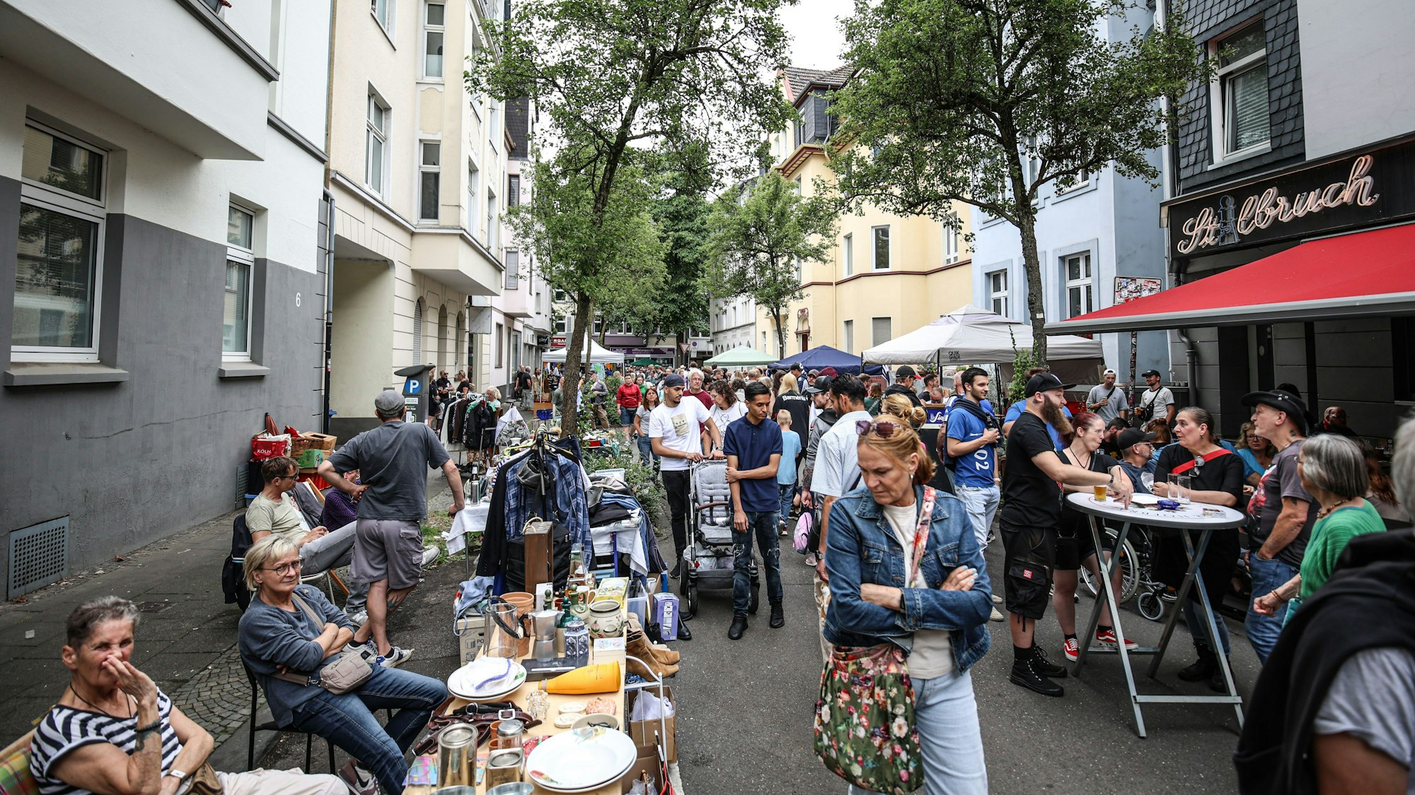 Trödel, Livemusik und Stadtteilgefühl machten das Opladener Neustadtfest aus.