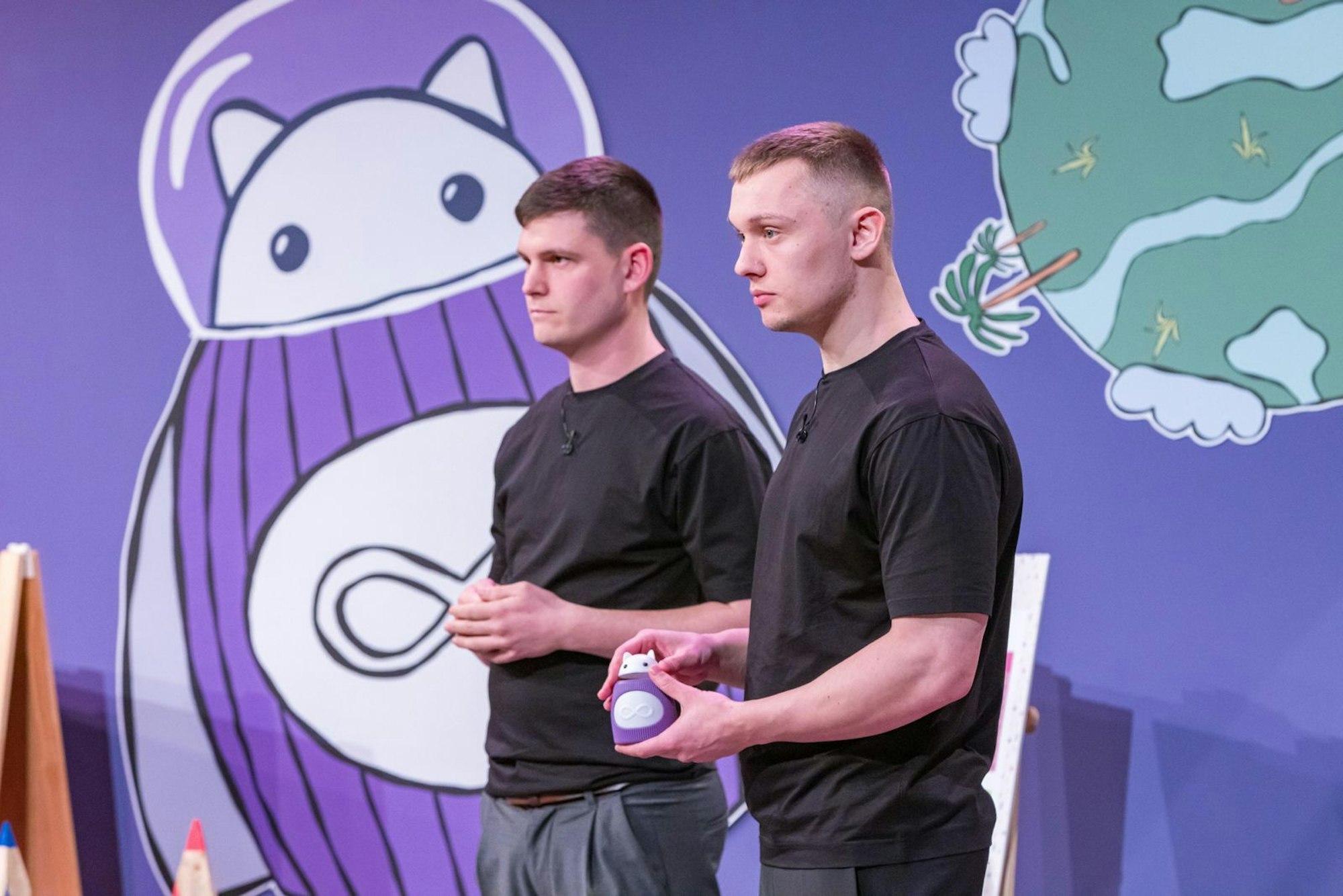Die Löwen finden die Firmenbewertung der TukToro-Gründer Andreas Häring (l.) und Elisha Benner (r.) viel zu überzogen. (Bild: RTL / Bernd-Michael Maurer)