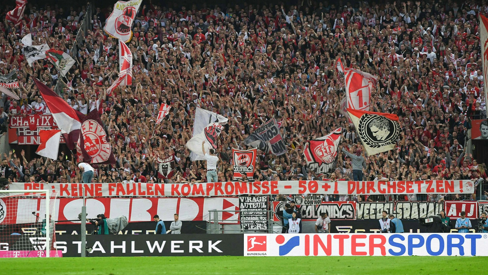 Fans des 1. FC Köln wehren sich gegen den bisherigen Umgang mit der 50+1-Regel.