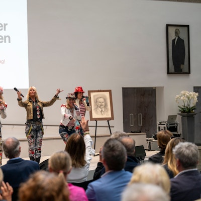 Das Bild zeigt die letztjährige Verleihung des Lehrer-Welsch-Preises.