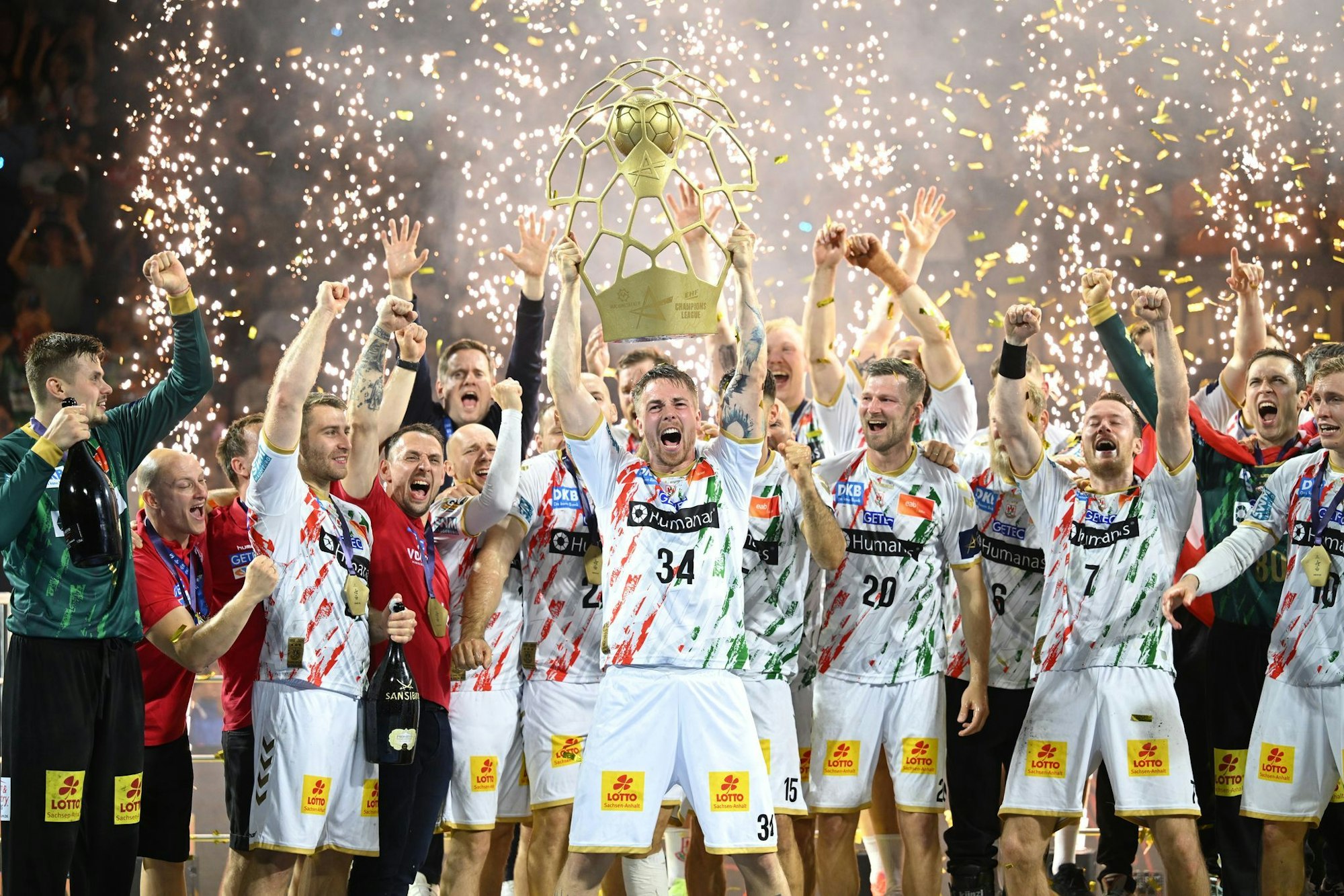 Der SC Magdeburg bejubelt den dritten Triumph in der Champions League nach 2002 und 2023.