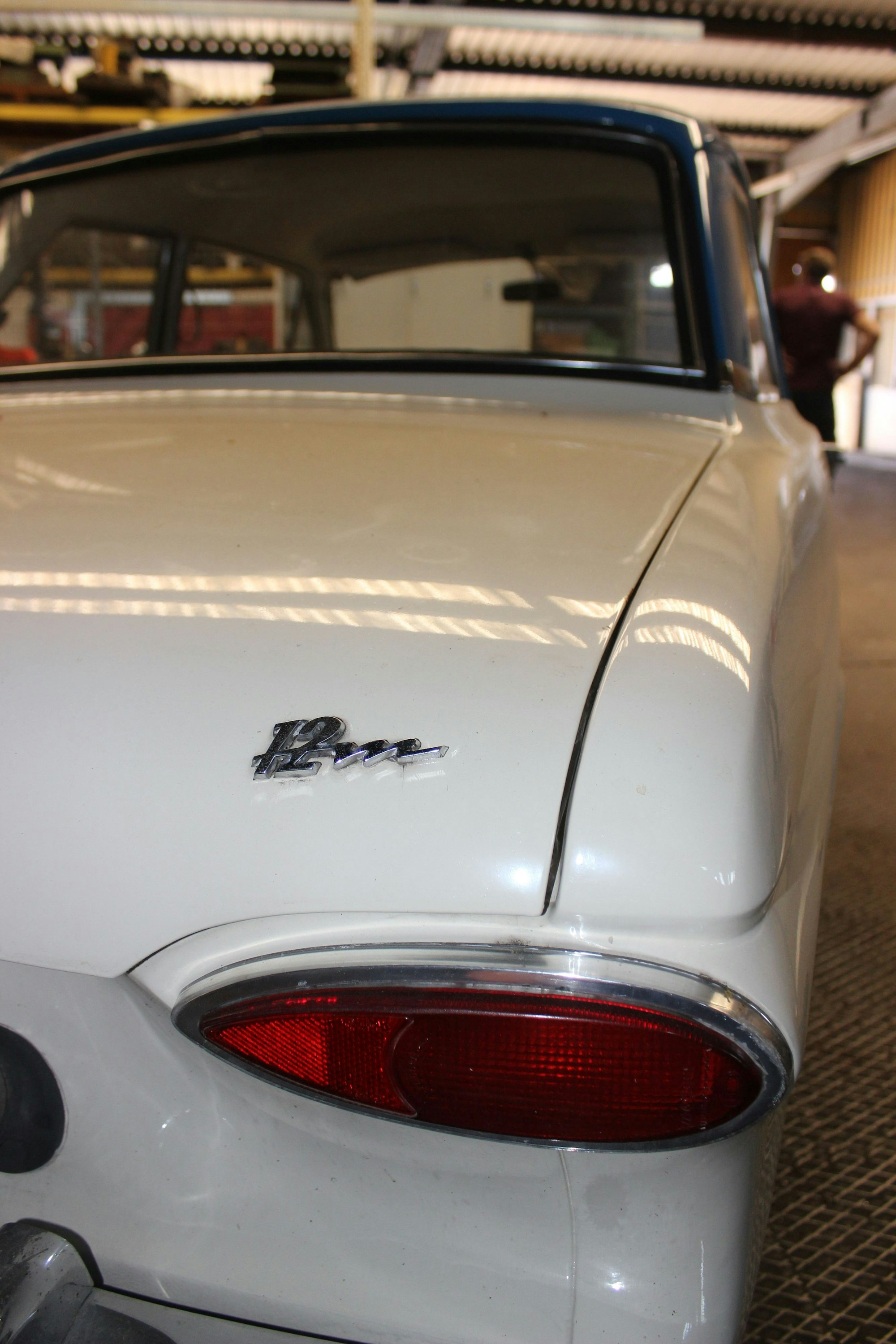 Blinkereinsätze in Orange hatte der Ford 12M P4 nicht zu bieten, hier zeigt sich die amerikanische Herkunft des Modells.