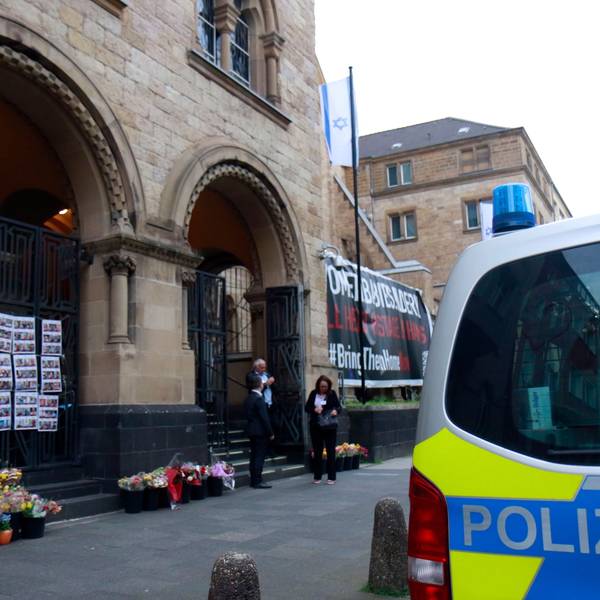 09.04.2024, Köln: Hohe Sicherheitstufe und ein starkes Aufgebot der Polizei an der Synagoge in der Roonstraße. Foto: Arton Krasniqi