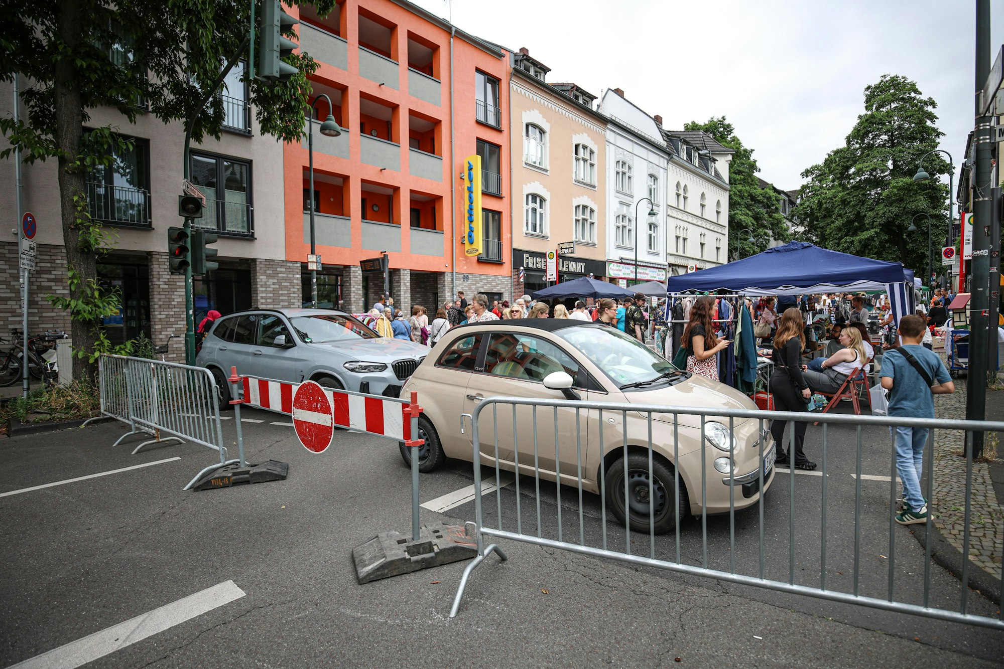 Alle Ein- und Ausfahrten des Festgeländes wurden für Fahrzeuge gesperrt.