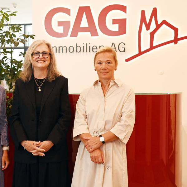 Anett Barsch (l.) übernimmt den Vorstandsvorsitz von Kathrin Möller (r.), Vorständin Anne Keilholz bleibt auf ihrem Posten.