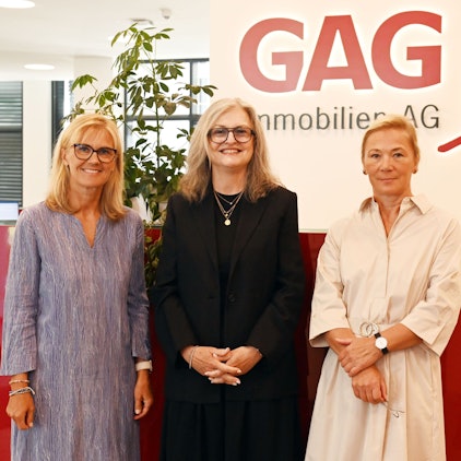 Anett Barsch (l.) übernimmt den Vorstandsvorsitz von Kathrin Möller (r.), Vorständin Anne Keilholz bleibt auf ihrem Posten.
