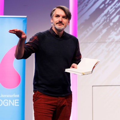 Sasa Stanisic bei der lit.Cologne 2024 in der Flora.