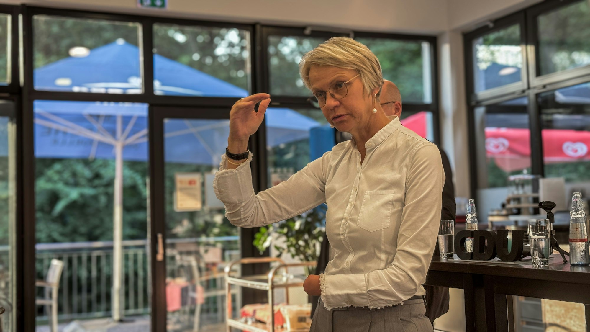 NRW-Bildungsministerin Dorothee Feller stellte sich den Fragen von Schülern, Eltern und Lehrern.