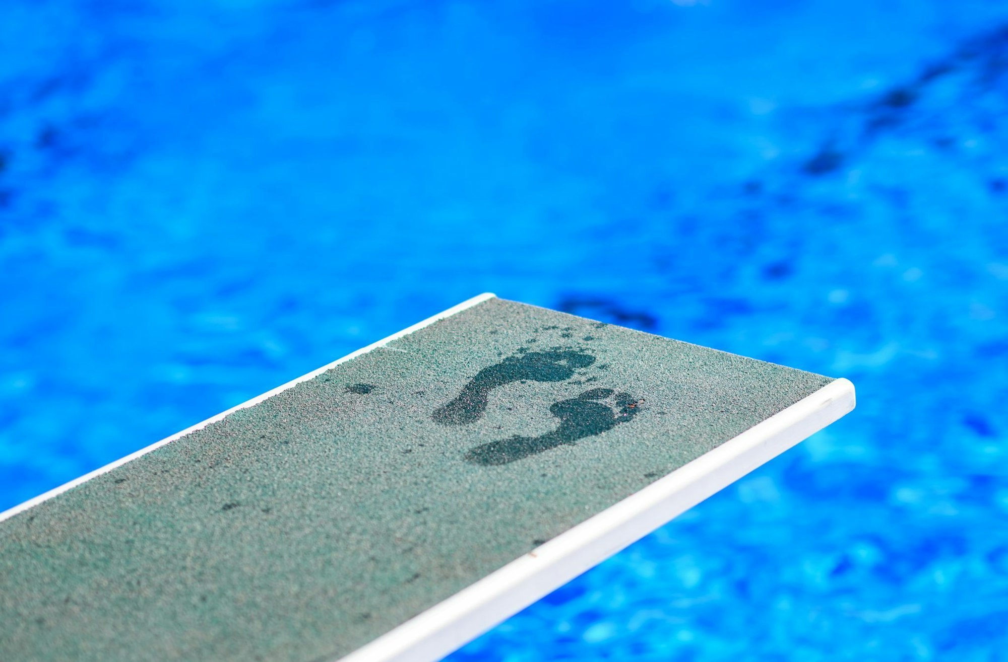 Je nach Region dauert der Weg ins nächste Freibad deutlich länger. (Symbolbild)