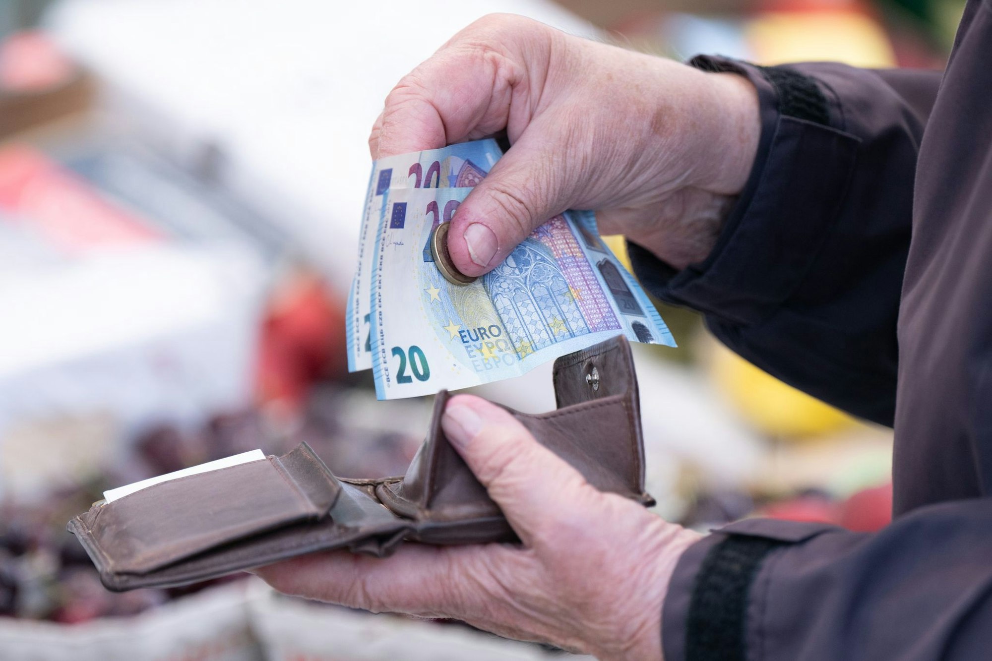Stark steigende Ölpreise sind ein Risiko für die Inflation und damit die Kaufkraft der Verbraucher. (Archivbild)