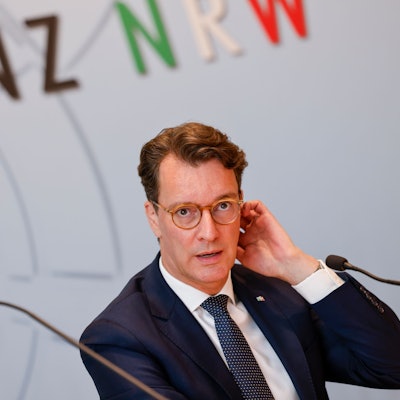 17.06.2025, Nordrhein-Westfalen, Düsseldorf: Hendrik Wüst (CDU), Ministerpräsident des Landes Nordrhein-Westfalen, nimmt an einem Pressegespräch im Düsseldorfer Landtag teil. Foto: Thomas Banneyer/dpa +++ dpa-Bildfunk +++