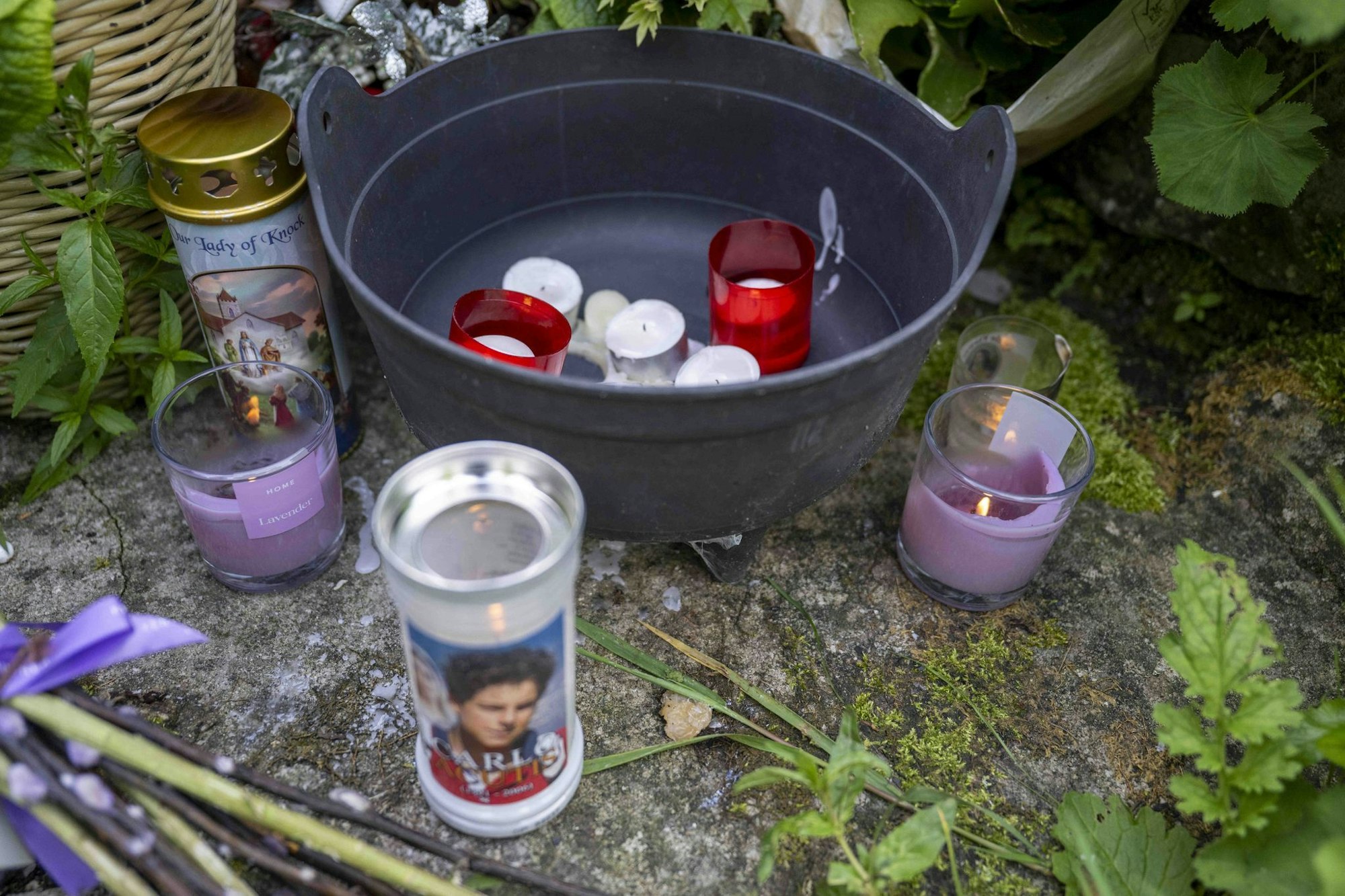 Viele Menschen trauerten um die Babys und Kleinkinder, die wie Müll entsorgt wurden.