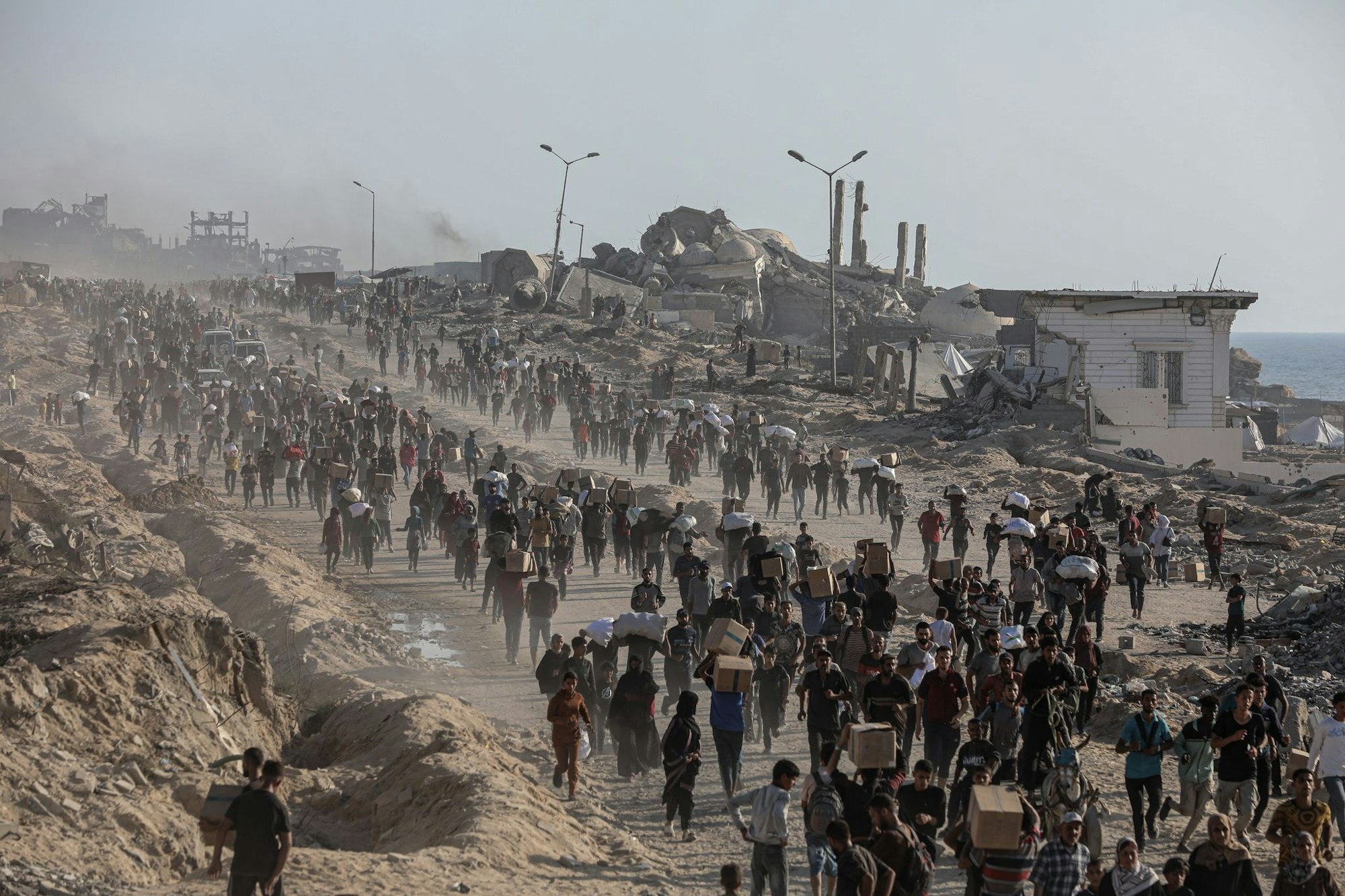 Nach palästinensischen Angaben sollen in der Nähe eines Verteilzentrums für humanitäre Hilfe wieder Menschen getötet worden sein. (Archivbild)