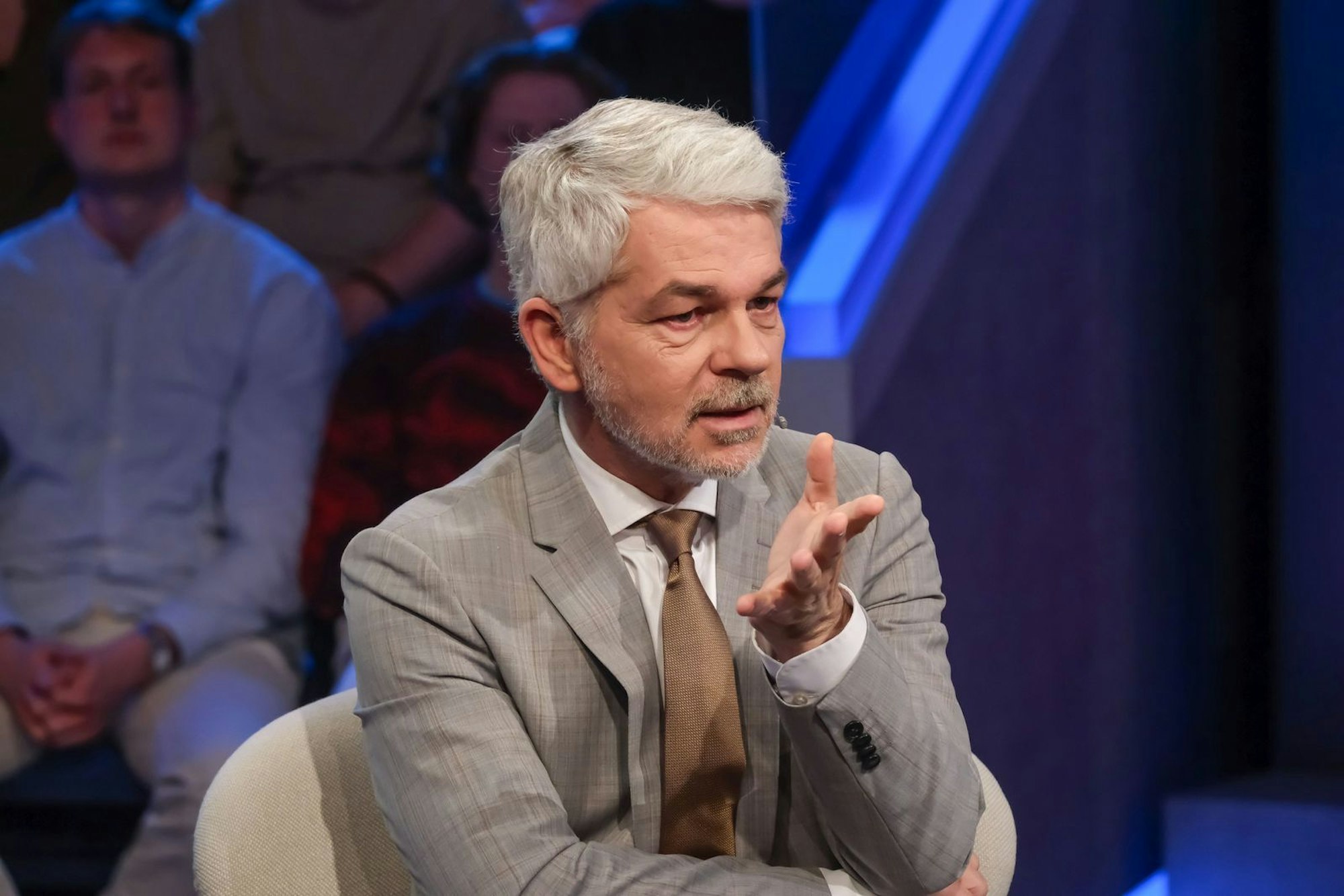 Carlo Masala stellte fest: „Die Europäer haben nichts in die Waagschale zu werfen, was Putin interessiert.“ (Bild: WDR / Oliver Ziebe)
