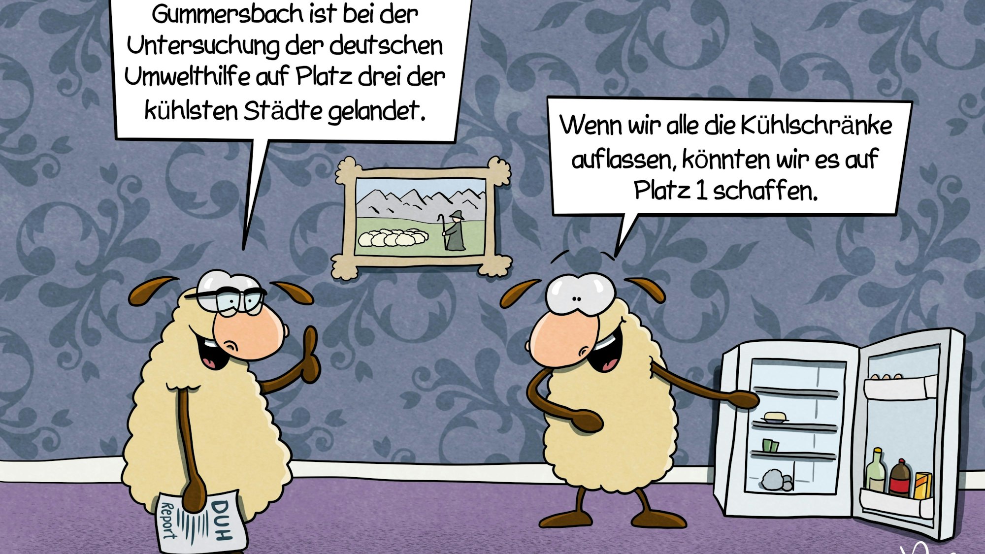 Zwei Schafe stehen in einem Wohnzimmer. Eines hat einer Brille an, eine Zeitung in der Hand, hebt den Finger und sagt: „Gummersbach ist bei der Untersuchung der deutschen Umwelthilfe auf Platz drei der kühlsten Städte gelandet.“ Das andere Schaf steht a einem geöffneten Kühlschrank, zeigt auf diesen und sagt: „Wenn wir alle die Kühlschränke auflassen, könnten wir es auf Platz 1 schaffen.“