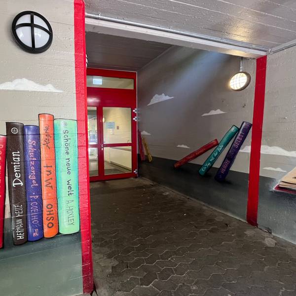 Eingang zur Stadtteilbibliothek Schlebusch am Freiherr-vom-Stein-Gymnasium