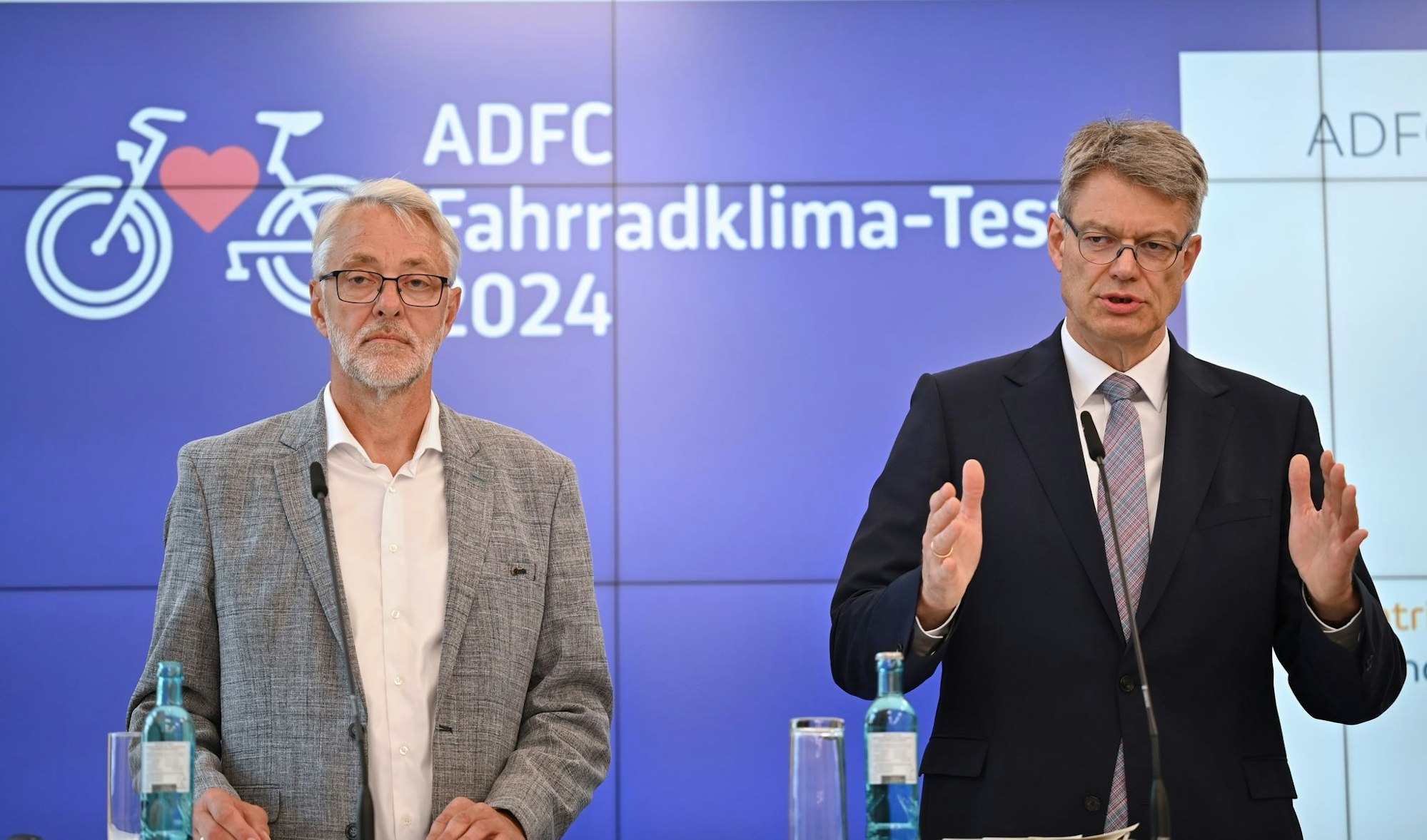 Minister Patrick Schnieder (re.) empfiehlt Schutzhelme - aber ohne Pflicht.