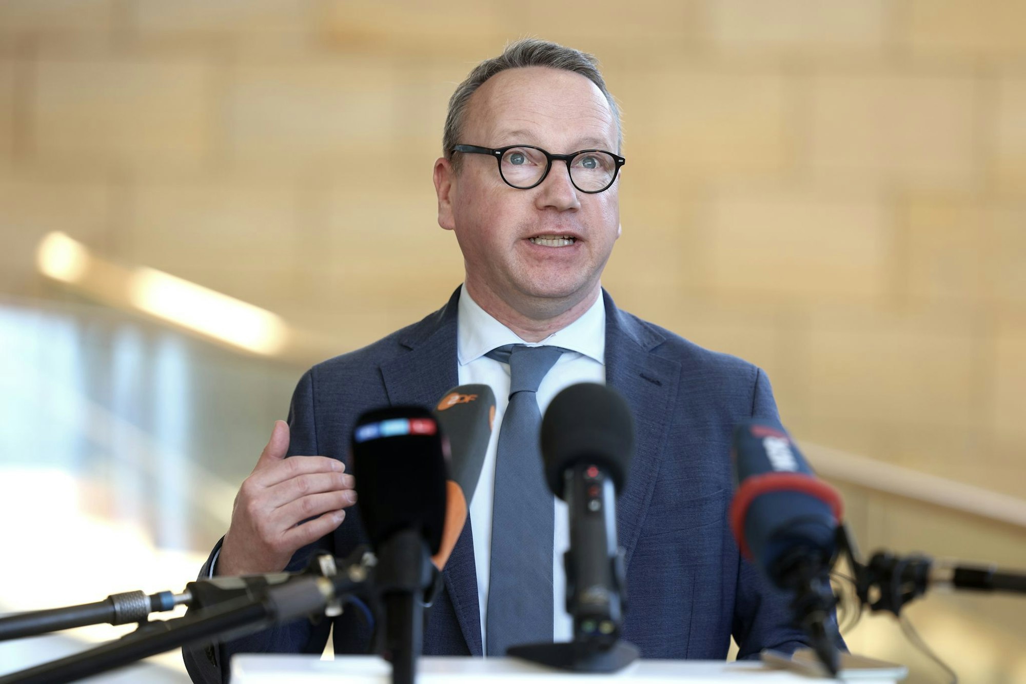 Justizminister Limbach (Die Grünen) hat sich in einer Sondersitzung des Rechtsausschusses zur Besetzung eines Spitzenpostens am Oberverwaltungsgericht in Münster geäußert. (Archivbild)