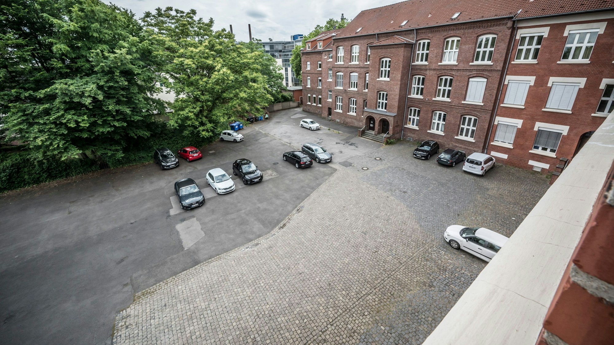 Der Parkplatz hinter der Musikschule