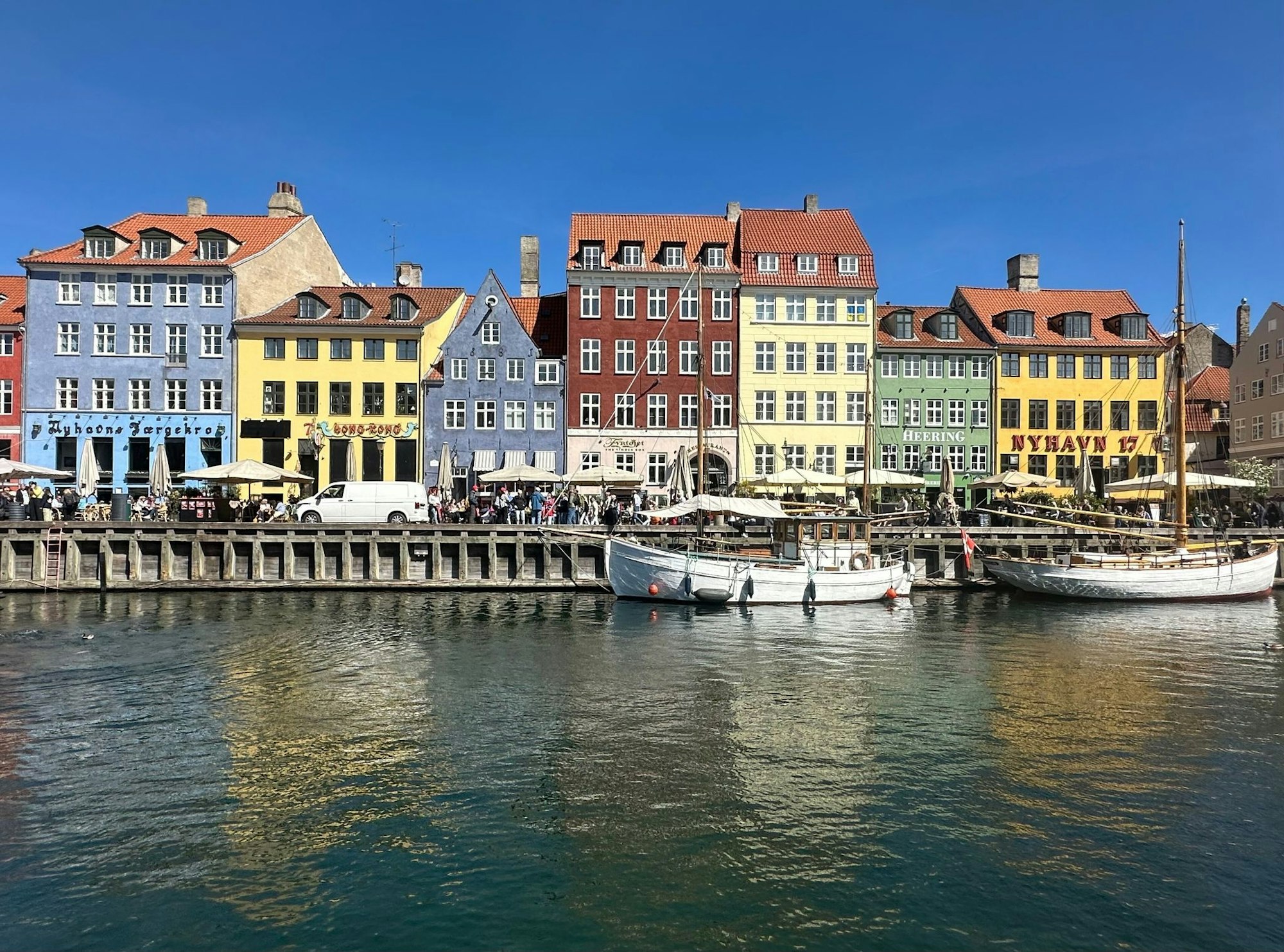 Passanten am Nyhavn in Kopenhagen. (Archivbild)