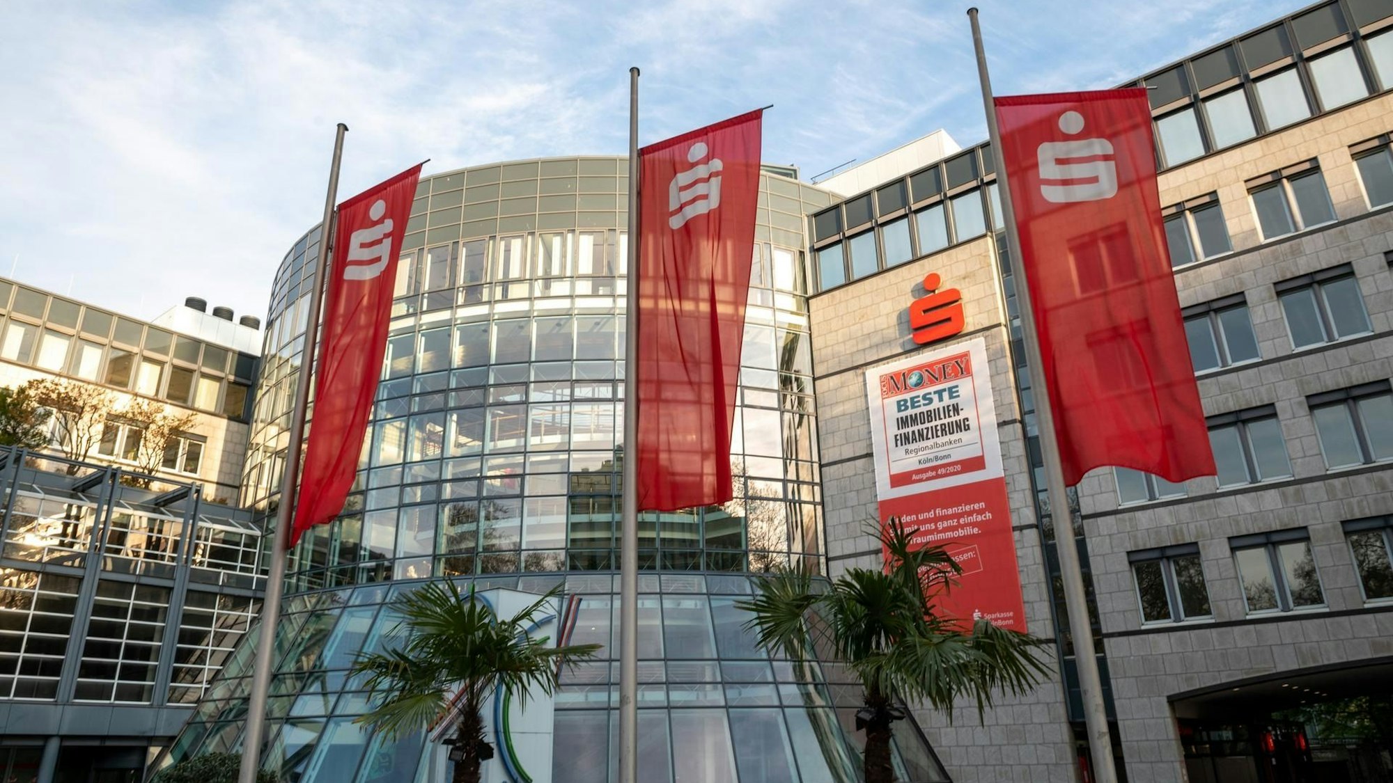 Die Zentrale der Sparkasse Köln-Bonn am Rudolfplatz in Köln.