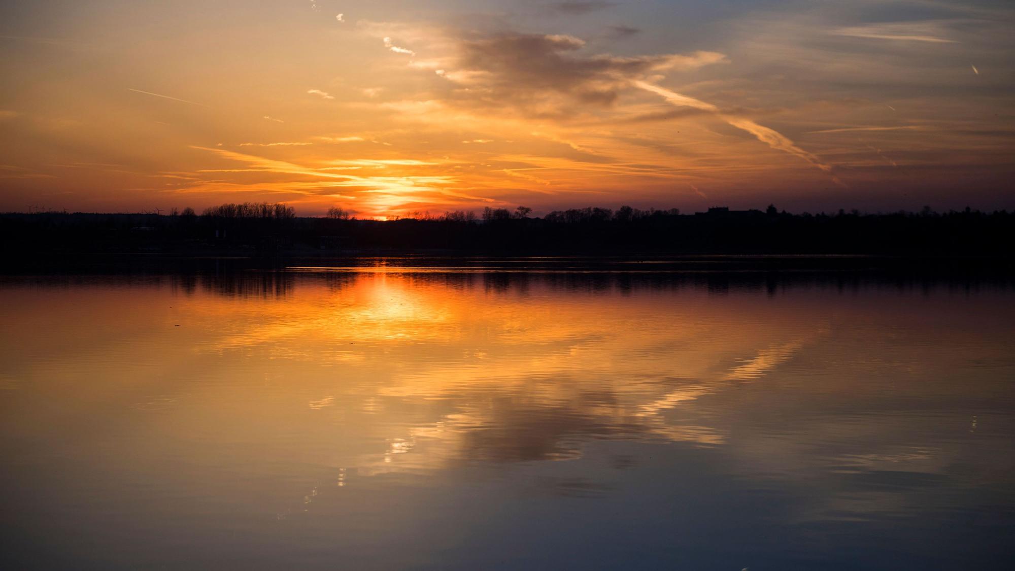 Ein schöner Sonnenuntergang am Zülpicher Wassersportsee.
