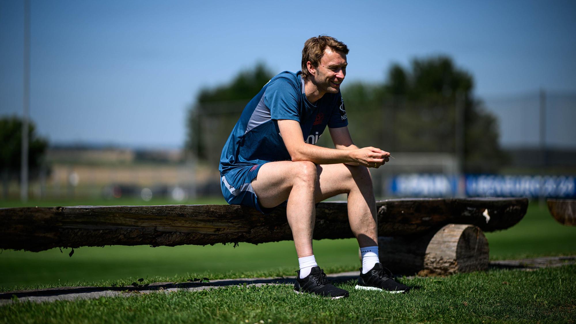 Geschäftsführer Sport Simon Rolfes im Trainingslager in Donauesching im vergangenen Jahr